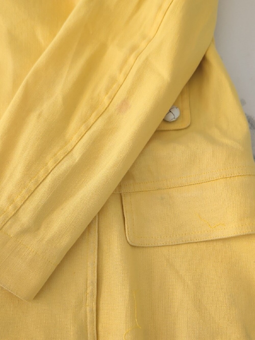 Burberry Yellow Double-Breasted Cotton Trench with White Buttons - Picture 3 of 9